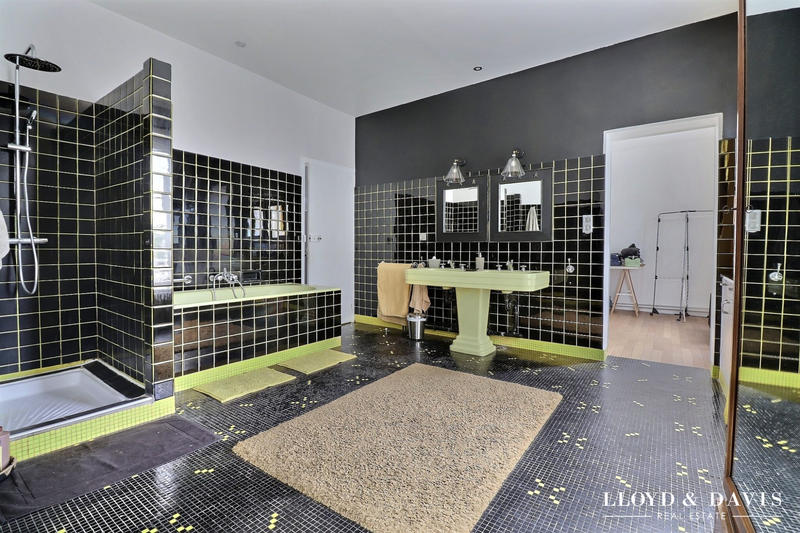 Maison - 455 m² - 13 pièces