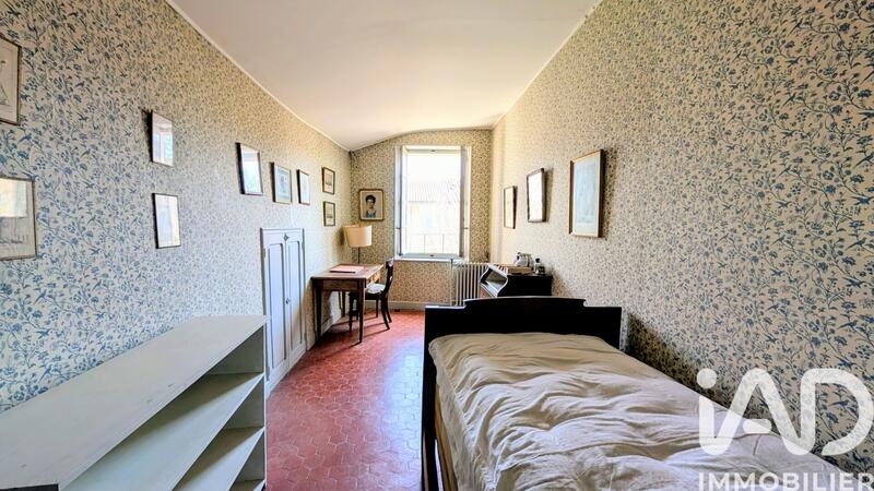 Maison - 312 m² - 8 pièces