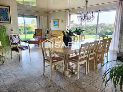 Maison - 213 m² - 7 pièces