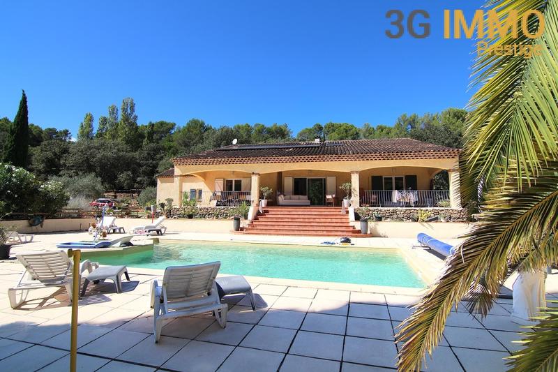 Villa - 180 m² - 8 pièces