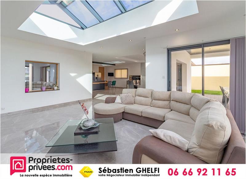 Maison - 207 m² - 7 pièces