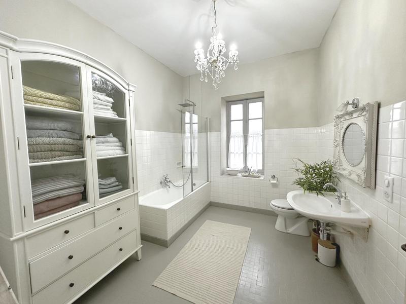 Maison - 298 m² - 8 pièces