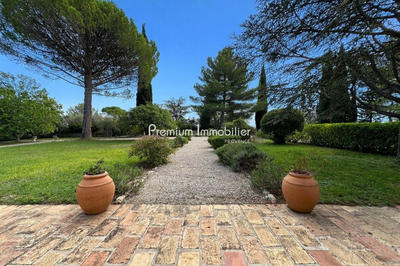 Maison - 284 m² - 8 pièces