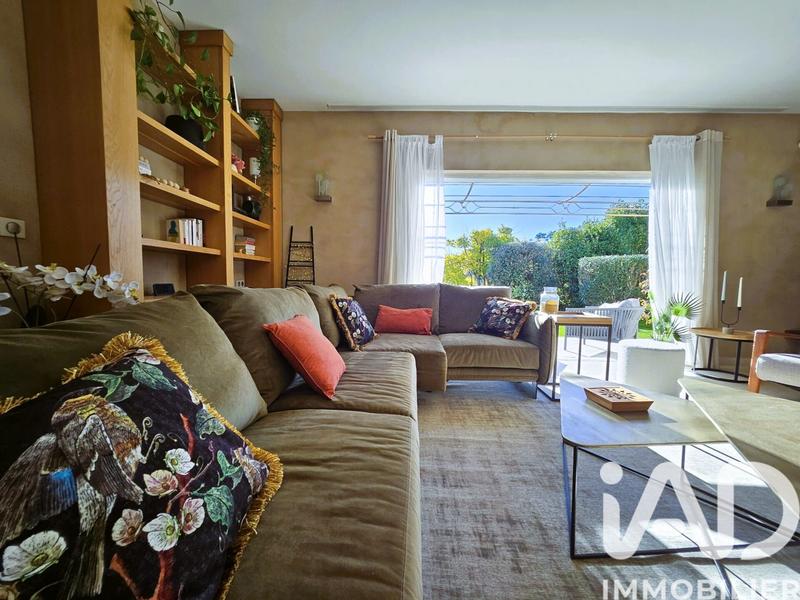 Maison - 240 m² - 5 pièces