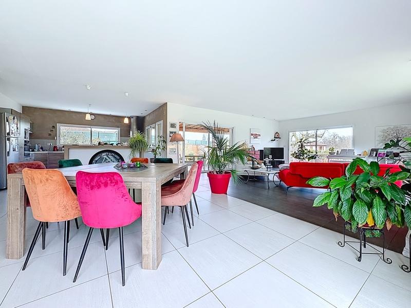 Maison - 228 m² - 6 pièces