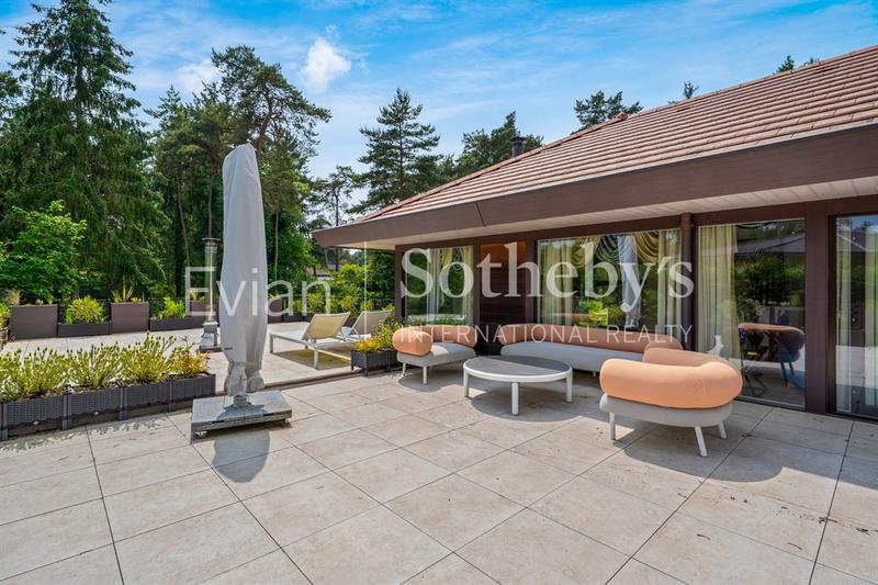 Maison - 448 m² - 9 pièces