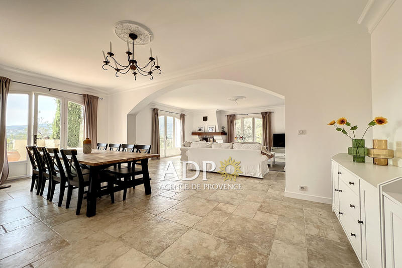 Maison - 250 m² - 7 pièces