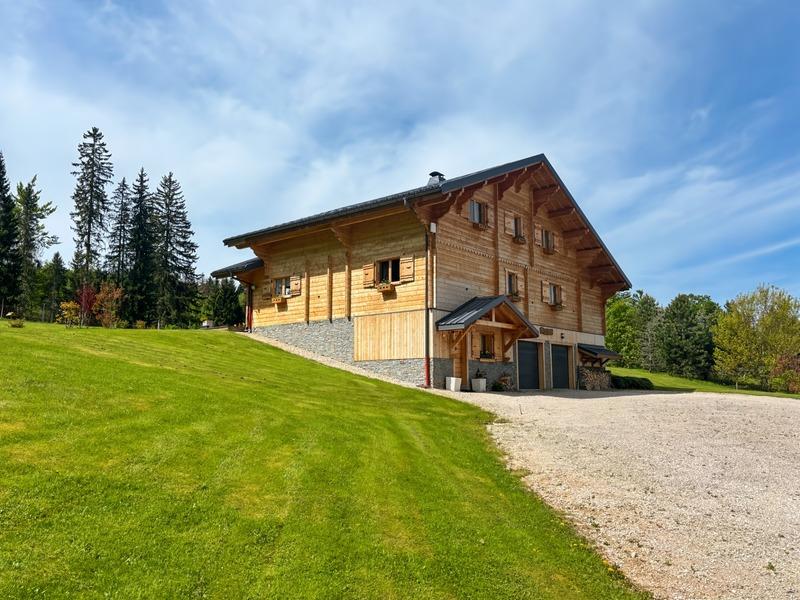 Châlet - 216 m² - 6 pièces