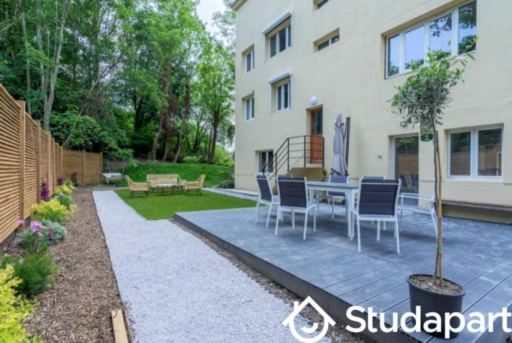 Maison - 273 m² - 17 pièces