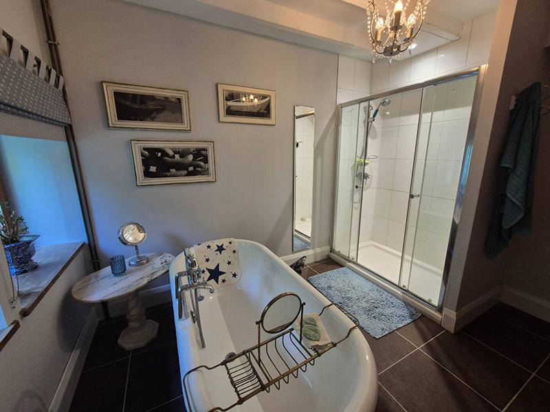 Maison - 265 m² - 9 pièces