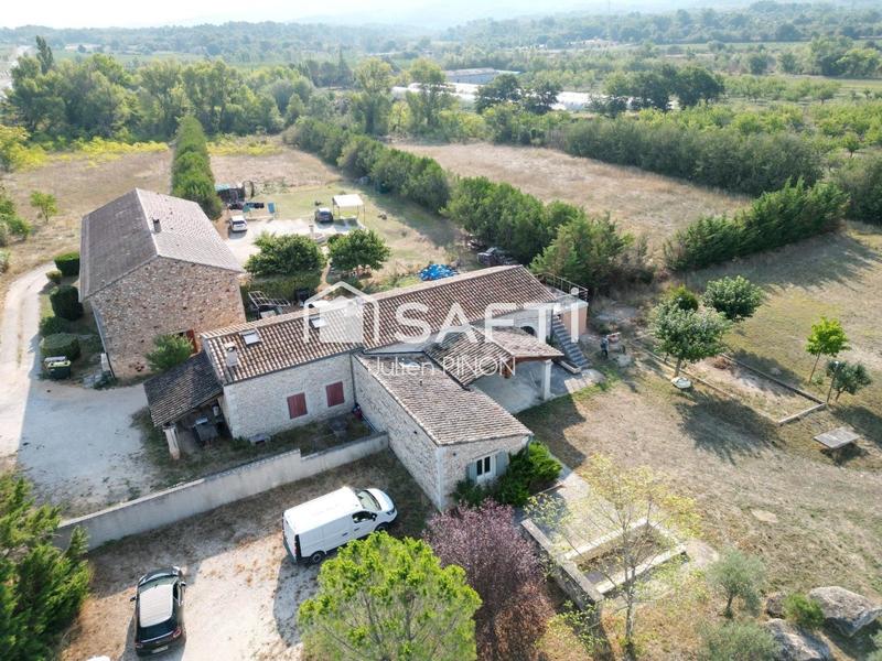 Maison - 180 m² - 5 pièces