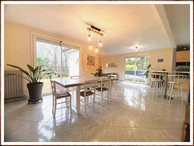 Maison - 157 m² - 7 pièces