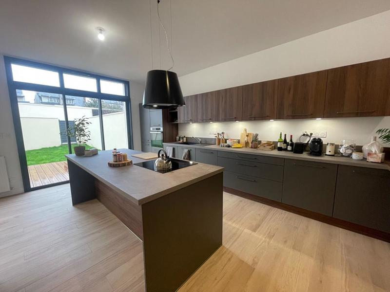 Maison - 222 m² - 8 pièces