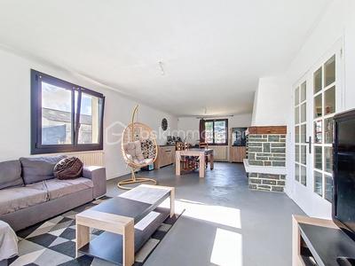 Maison traditionnelle - 180 m² - 8 pièces