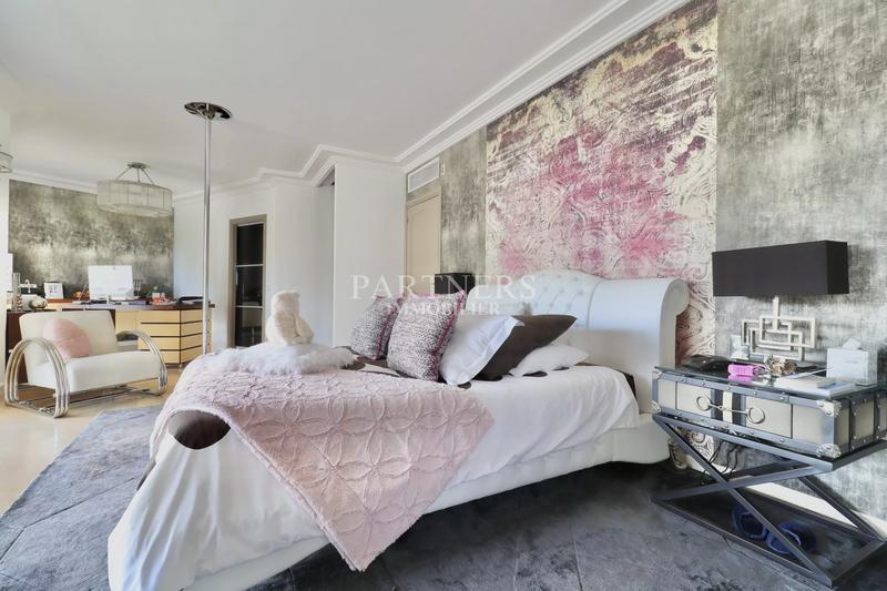 Maison - 320 m² - 8 pièces