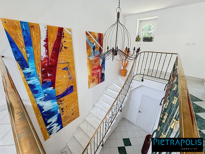 Villa - 244 m² - 7 pièces