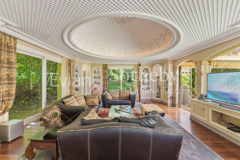 Maison - 306 m² - 6 pièces