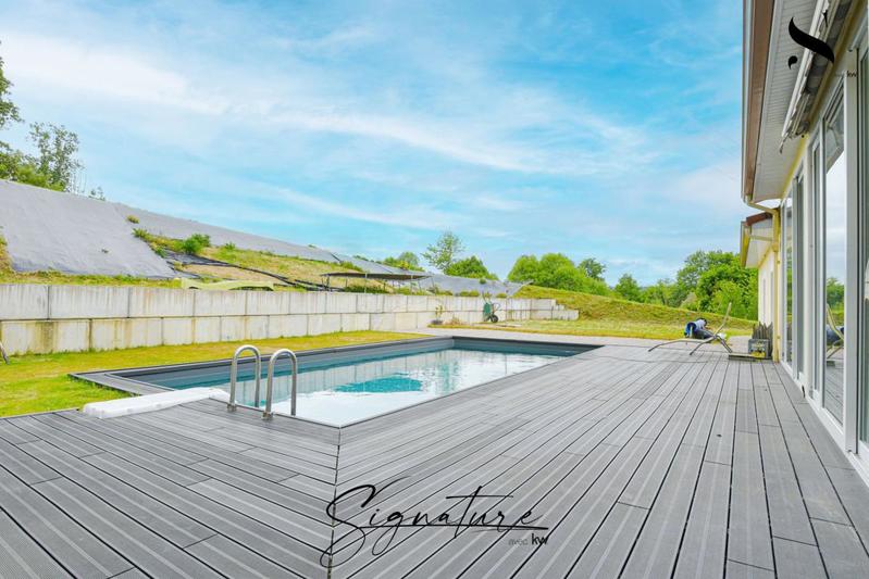 Maison - 215 m² - 8 pièces