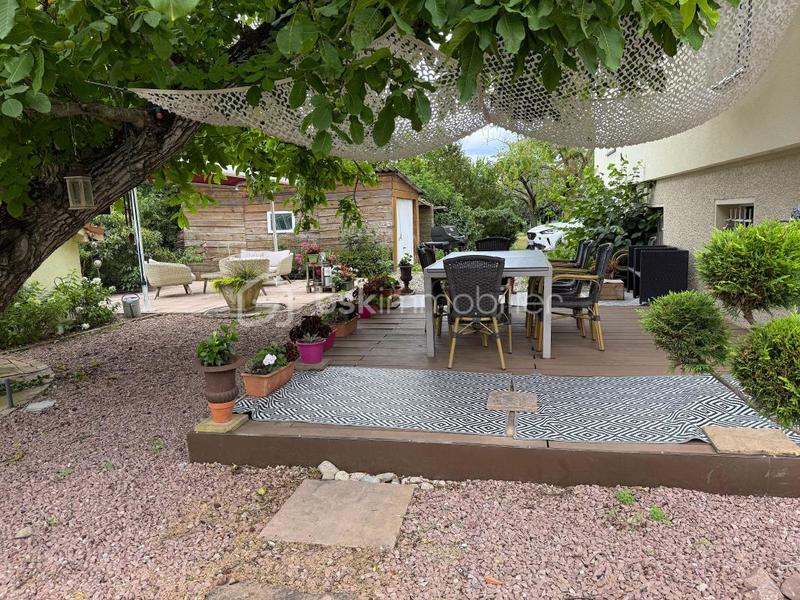 Maison - 303 m² - 10 pièces