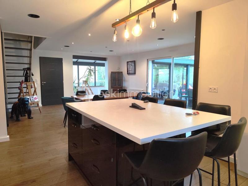 Maison - 163 m² - 8 pièces