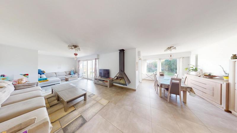 Maison - 273 m² - 7 pièces