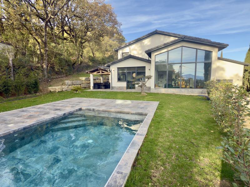 Villa - 198 m² - 6 pièces