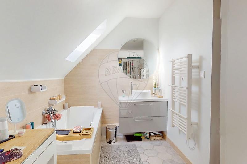 Maison - 110 m² - 4 pièces