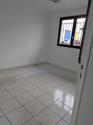 Bureau - 200 m² - 2 pièces