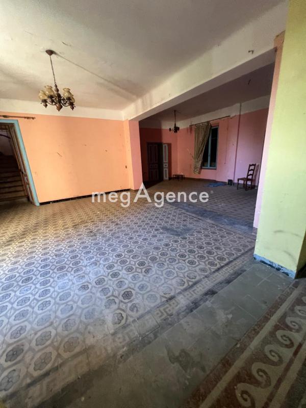 Maison - 740 m² - 18 pièces