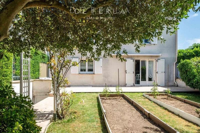 Maison - 230 m² - 5 pièces