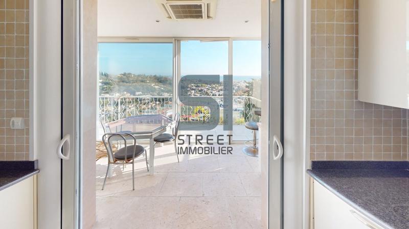 Maison - 408 m² - 8 pièces