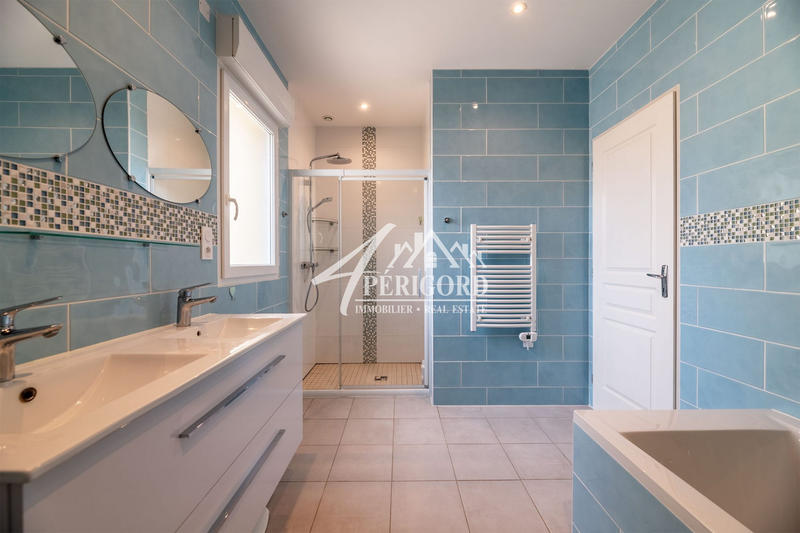 Maison contemporaine - 203 m² - 7 pièces