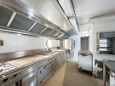 Péniche - 204 m² - 5 pièces