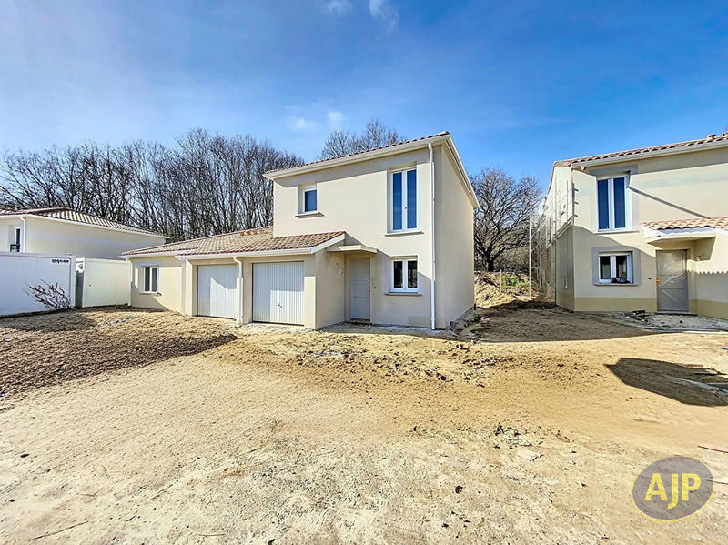 Maison - 80 m² - 4 pièces