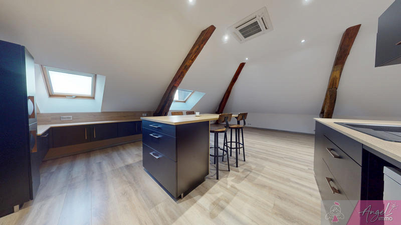 Loft - 124 m² - 5 pièces
