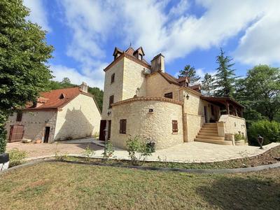 Maison - 405 m² - 16 pièces