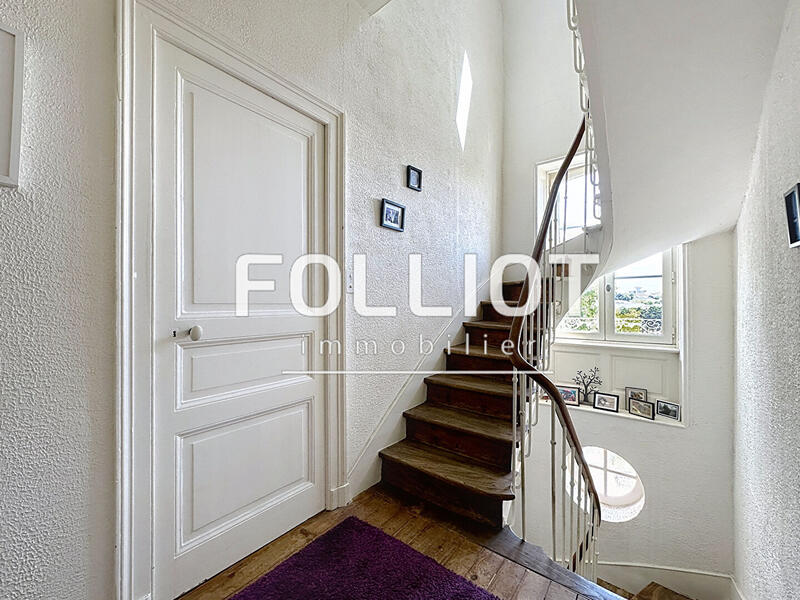 Maison - 200 m² - 9 pièces