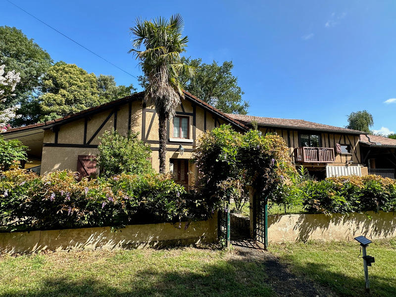 Maison - 180 m² - 8 pièces