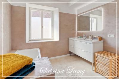 Maison - 210 m² - 7 pièces