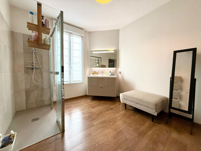 Maison - 227 m² - 7 pièces