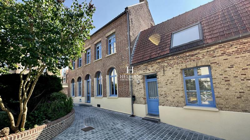 Maison - 250 m² - 8 pièces