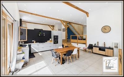 Maison - 252 m² - 8 pièces