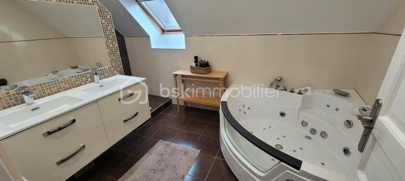 Maison - 170 m² - 8 pièces