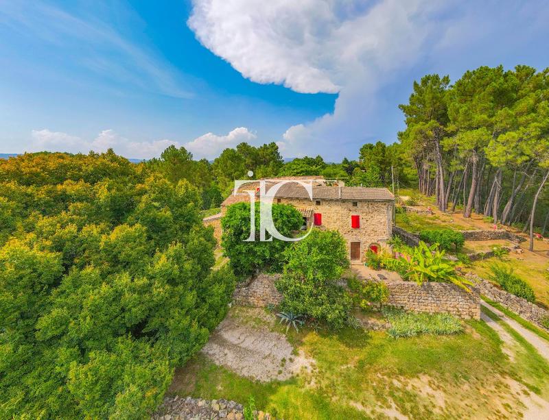 Maison - 245 m² - 9 pièces