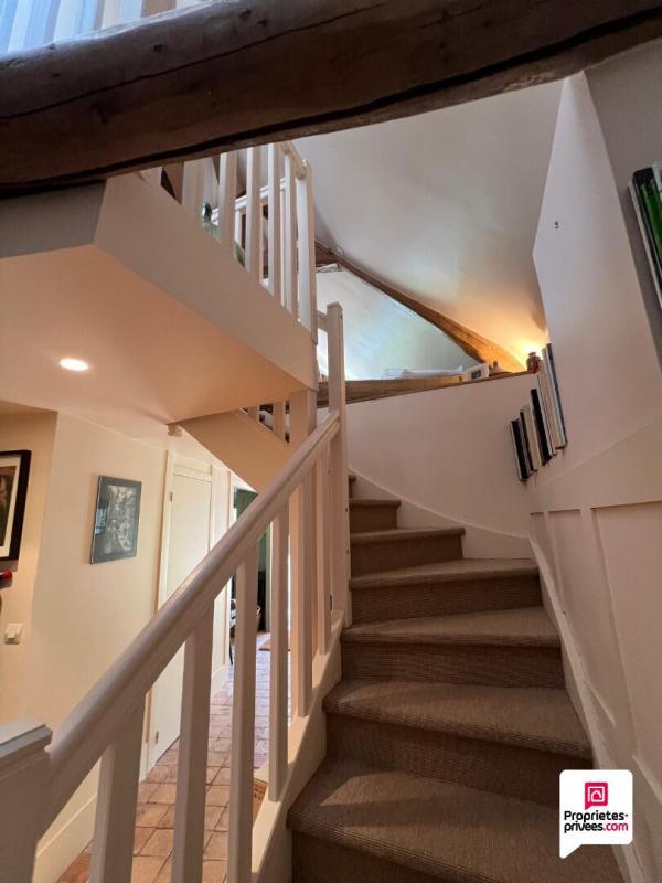 Maison - 261 m² - 13 pièces