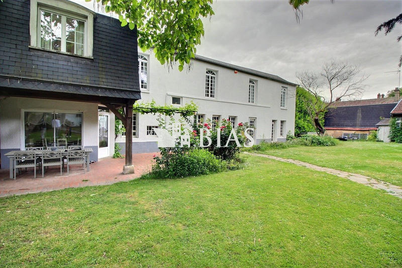 Maison - 225 m² - 8 pièces