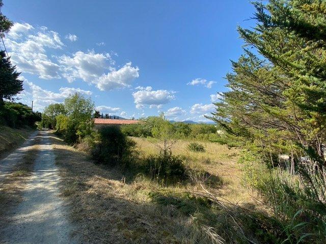 Terrain constructible - 1 500 m²