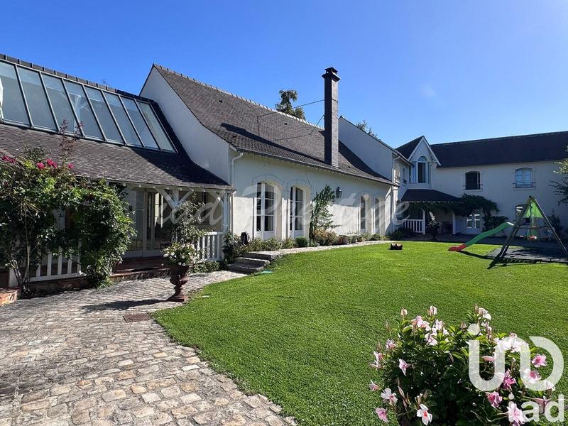 Maison - 868 m² - 14 pièces