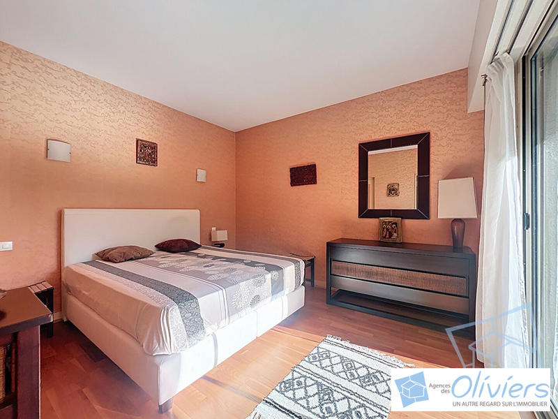 Maison contemporaine - 310 m² - 11 pièces