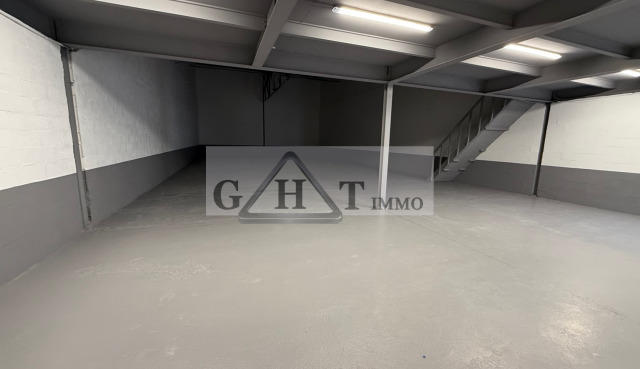 Entrepôt - 380 m²
